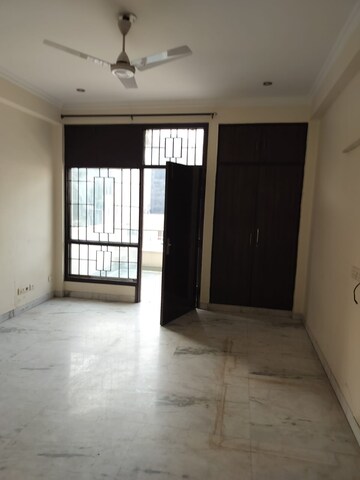 Room in 3.5 BHK Independent House at Gardenia Glory, Sector 46 – for Rent