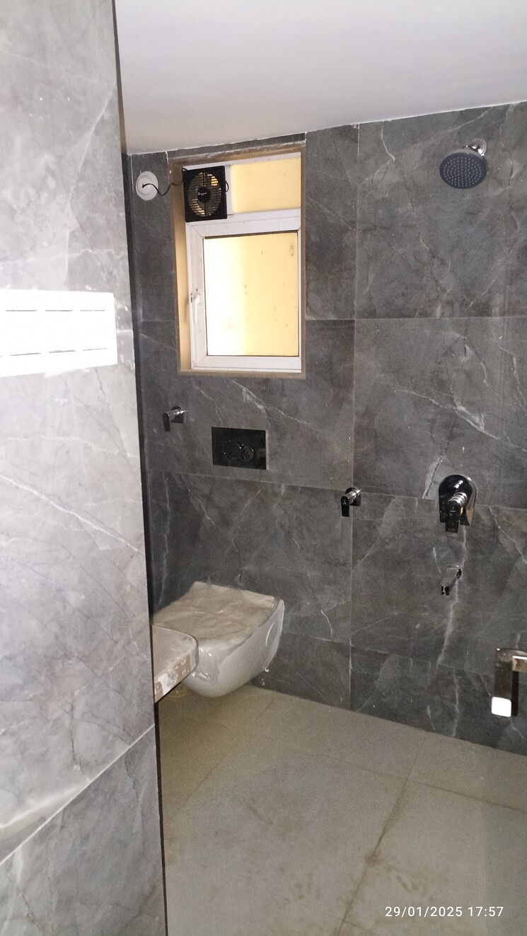 Bathroom, shree-ramdev-ritu-heights 2 Bedroom 675 Sq.Ft. Apartment In Mira Road Thane 8371677