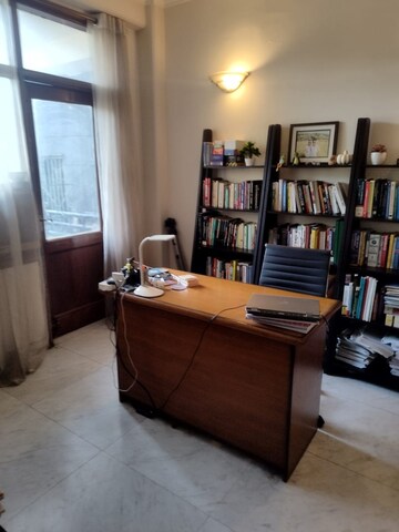 Bedroom in 3 BHK Builder Floor at Dlf Phase ii – for Sale