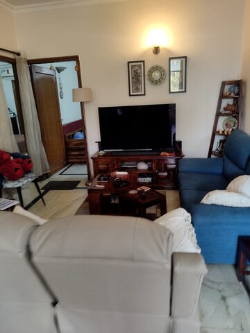 Living Room in 3 BHK Builder Floor at Dlf Phase ii – for Sale
