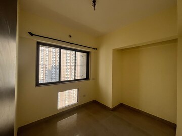 Room in 1.5 BHK Apartment at Runwal Garden City, Balkum Pada – for Sale