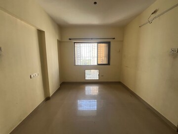 Room in 1.5 BHK Apartment at Runwal Garden City, Balkum Pada – for Sale