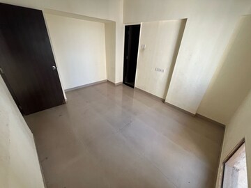 Room in 1.5 BHK Apartment at Runwal Garden City, Balkum Pada – for Sale