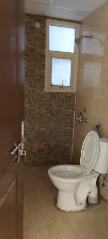 Bathroom in 3 BHK Apartment at Omaxe R2, Gomti Nagar – for Rent