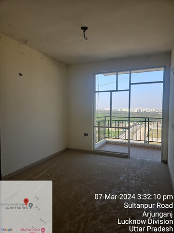 Room in 3 BHK Apartment at Omaxe Waterscapes, Gomti Nagar – for Rent