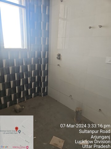 Room in 3 BHK Apartment at Omaxe Waterscapes, Gomti Nagar – for Rent