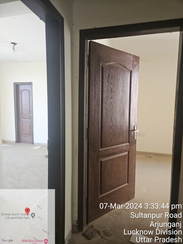 Room in 3 BHK Apartment at Omaxe Waterscapes, Gomti Nagar – for Rent