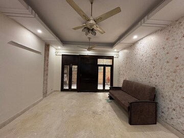 Room in 3 BHK Builder Floor at Vishal Enclave – for Rent
