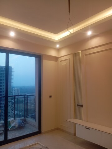 Room in Studio Apartment at Omaxe Hazratganj, Gomti Nagar – for Rent