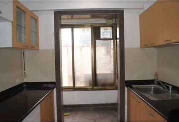 Room in 2 BHK Apartment at Prabhadevi – for Rent