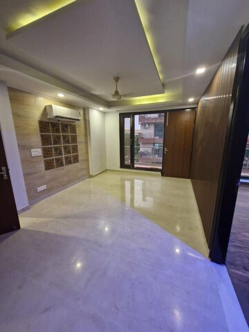 Room in 3 BHK Apartment at Saket – for Sale