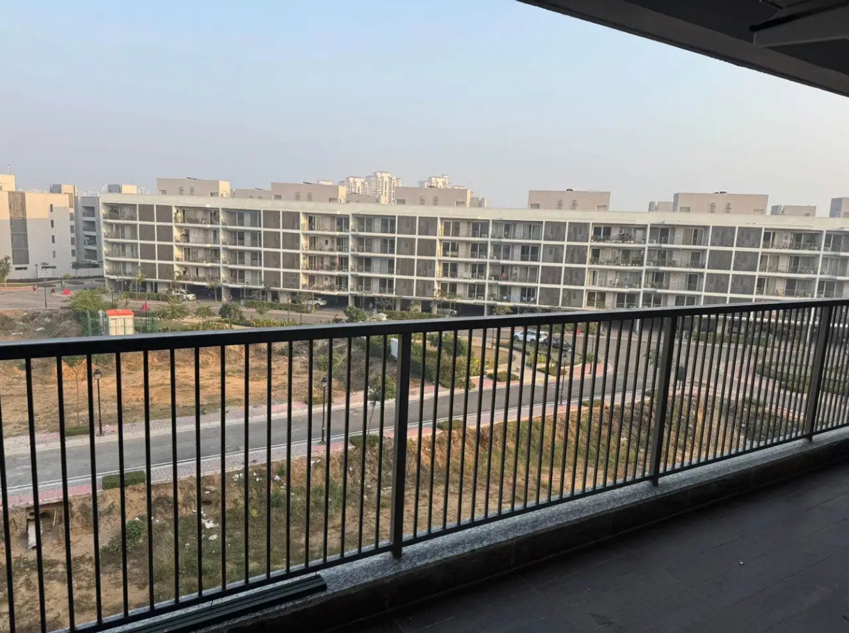3 BHK + Servant Room,Extra Room Builder Floor For Sale in DLF Gardencity Enclave