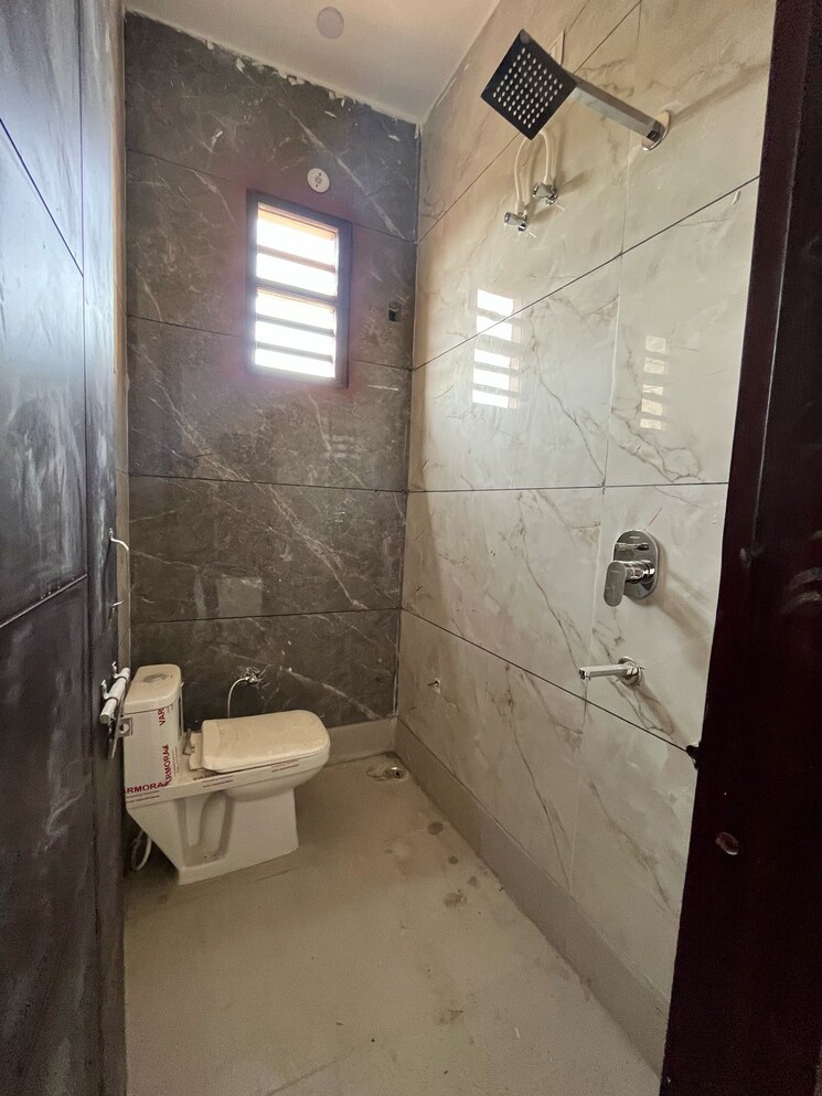 Bathroom, madhavpuram 2 Bedroom 72 Sq.Yd. Builder Floor In Madhavpuram Meerut 8371955