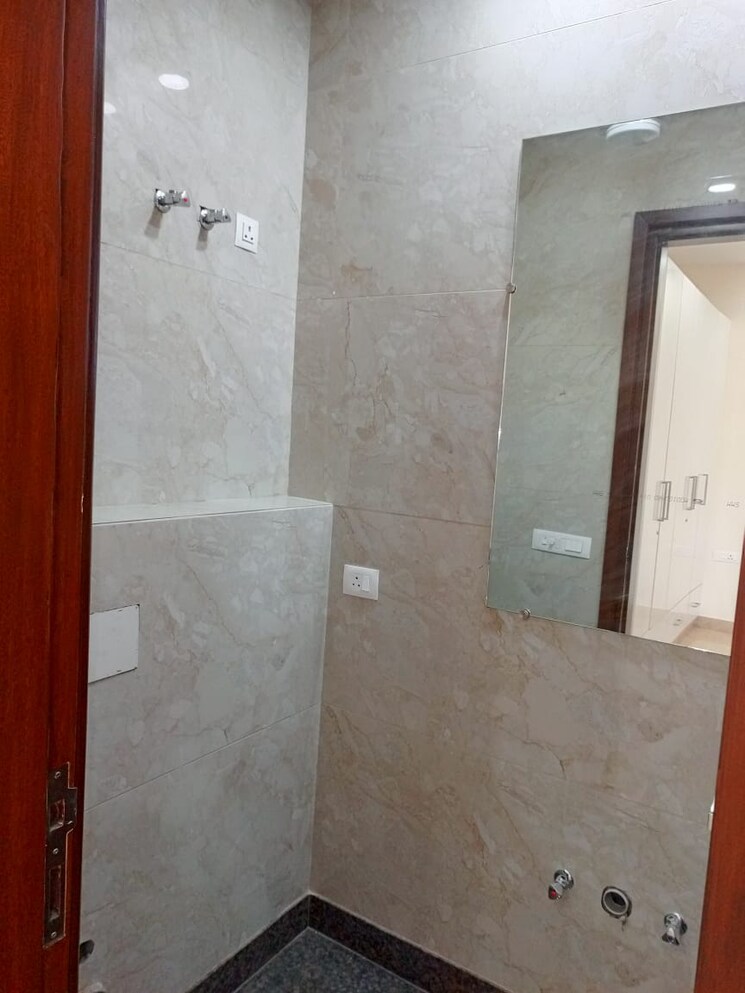Bathroom, new rajinder nagar 3 Bedroom 1200 Sq.Ft. Builder Floor In New Rajinder Nagar Delhi 8372114