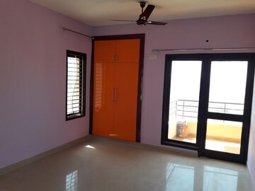 Room in 2 BHK Apartment at Piyush Heights, Sector 89 – for Sale