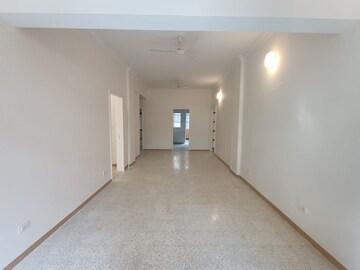 Room in 2 BHK Builder Floor at Jayamahal – for Rent