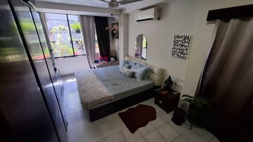 Living Room in 1.5 BHK Apartment at Bandra West – for Rent