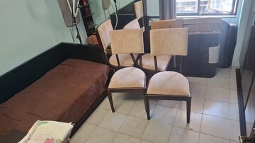 Furnished Amenities in 1.5 BHK Apartment at Bandra West – for Rent