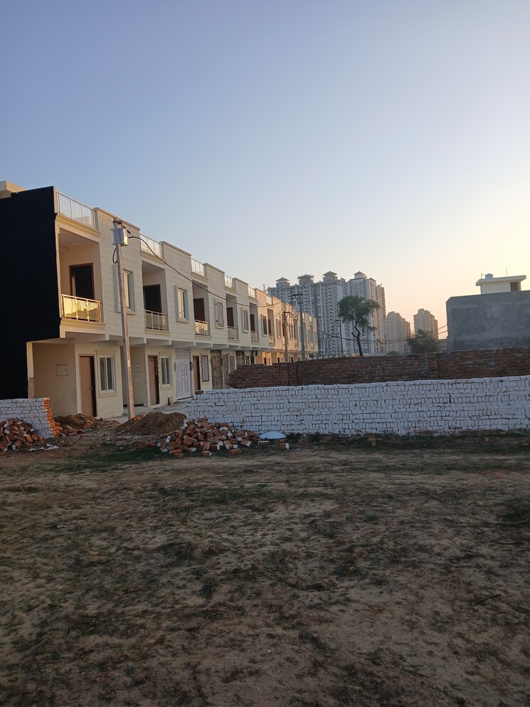Exterior View, sector 10 greater noida  105 Sq.Yd. Plot In Sector 10 Greater Noida Greater Noida 8372161