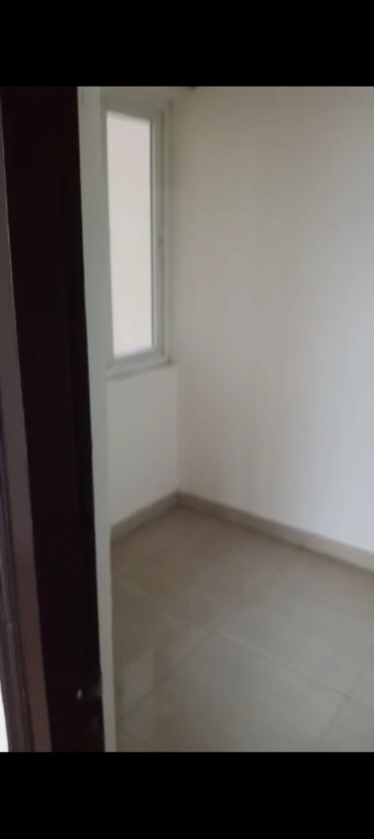 Room, la-residentia 2.5 Bedroom 1010 Sq.Ft. Apartment In Tech Zone 4 Greater Noida Greater Noida 8372250