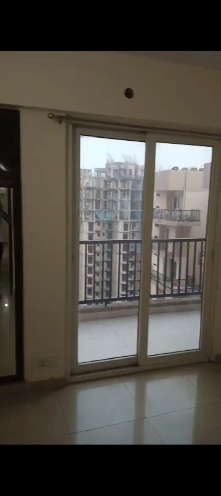 Room, la-residentia 2.5 Bedroom 1010 Sq.Ft. Apartment In Tech Zone 4 Greater Noida Greater Noida 8372250