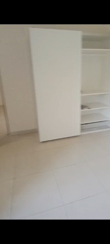 Room in 2.5 BHK Apartment at Prestige Jindal City, Bagalakunte – for Rent