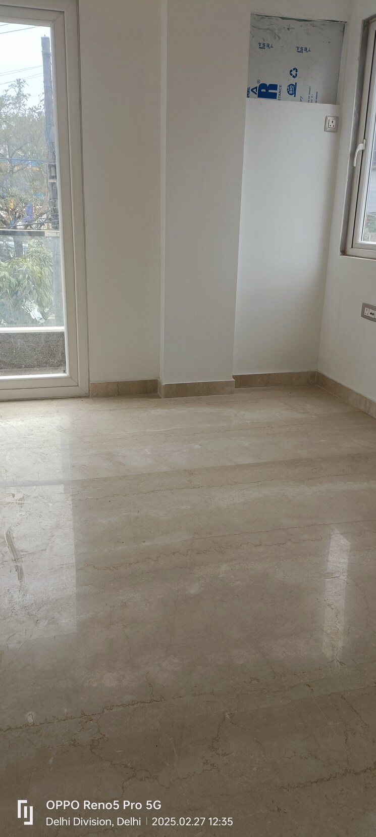 Room, janakpuri 3 Bedroom 1300 Sq.Ft. Apartment In Janakpuri Delhi 8372302