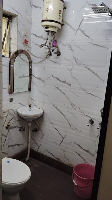 Bathroom in 1 BHK Apartment at Paschim Vihar – for Rent