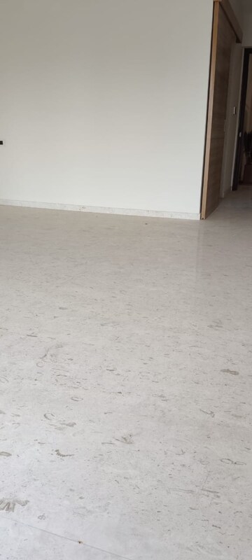 Room in 3 BHK Apartment at Ekta Tripolis, Goregaon West – for Rent