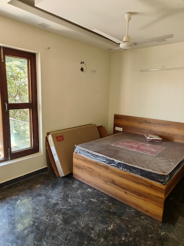 Bedroom in 3 BHK Builder Floor at Sector 43 – for Rent