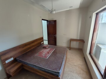 Bedroom in 3 BHK Builder Floor at Sector 43 – for Rent