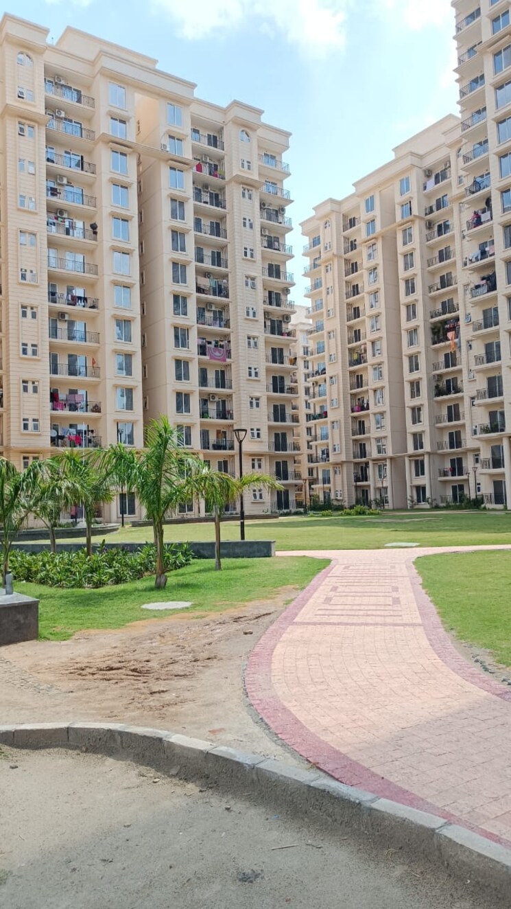 Exterior View, signature-the-serenas 2 Bedroom 614 Sq.Ft. Apartment In Sohna Sector 36 Gurgaon 8372301