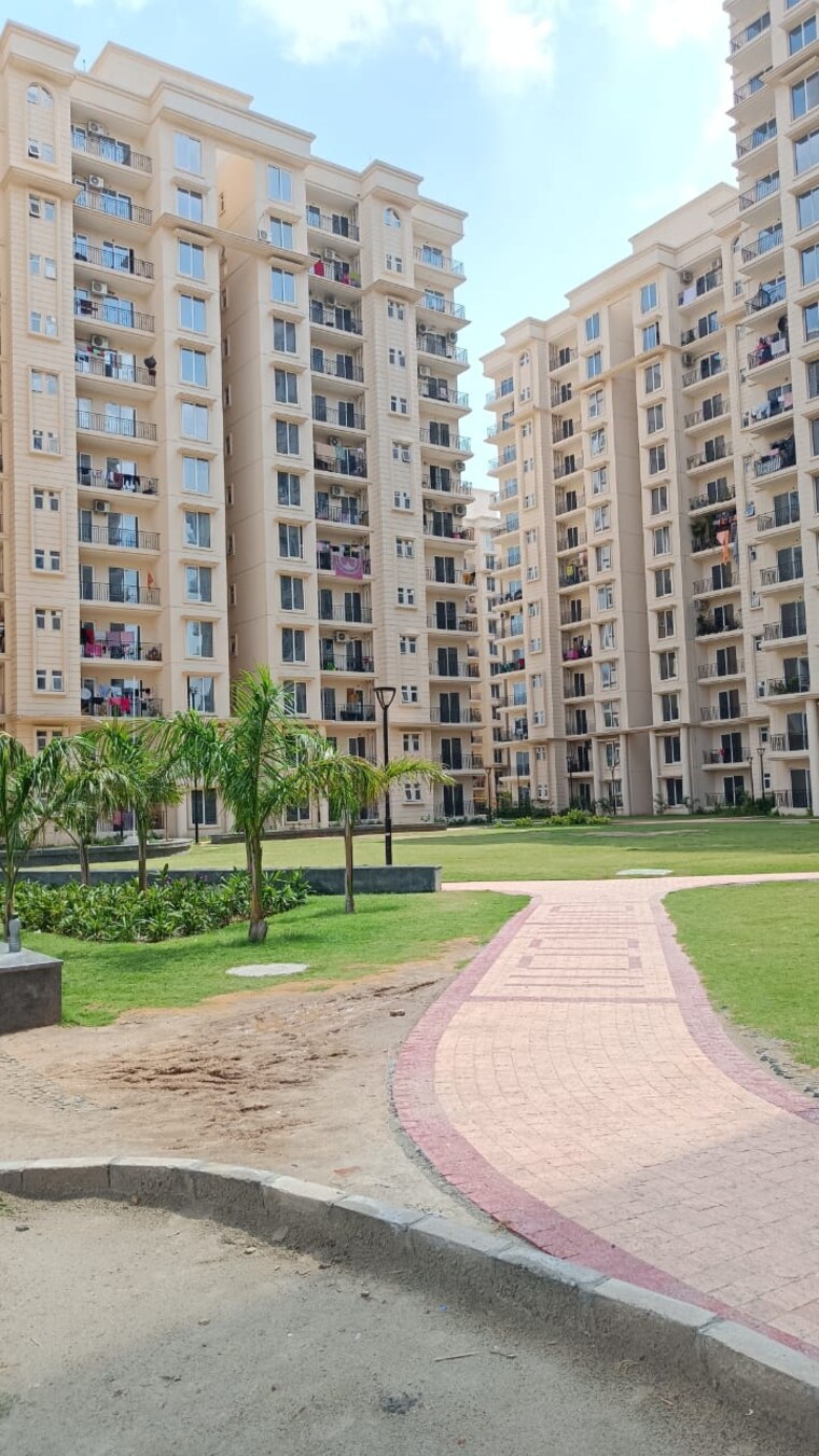 Exterior View, signature-the-serenas 2 Bedroom 614 Sq.Ft. Apartment In Sohna Sector 36 Gurgaon 8372301