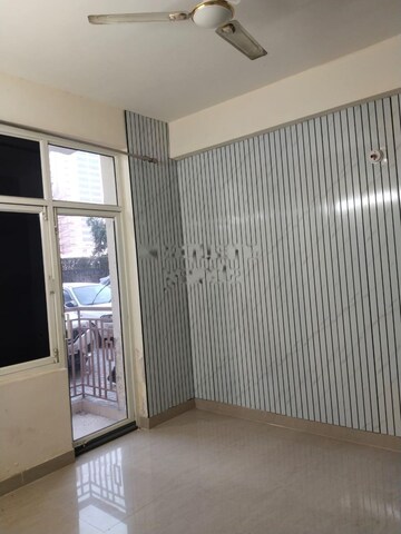 Room in 2 BHK Apartment at Shree Vardhman Mantra, Sector 67 – for Rent