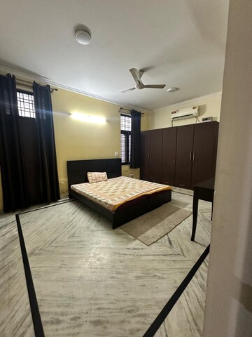 Bedroom in 3 BHK Builder Floor at Unitech South City 1, South City 1 – for Rent