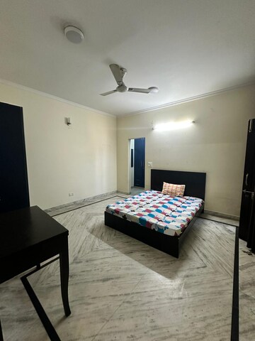 Bedroom in 3 BHK Builder Floor at Unitech South City 1, South City 1 – for Rent