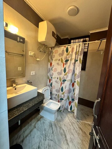 Team Area in 3 BHK Builder Floor at Unitech South City 1, South City 1 – for Rent