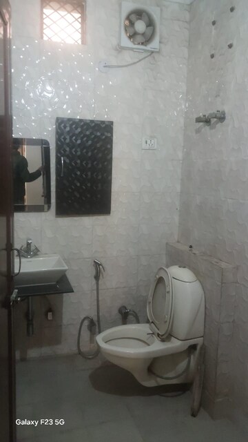 Attached Bathroom in 1 BHK Apartment at Paschim Vihar – for Rent