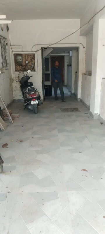 Parking in 3 BHK Independent House at Aliganj – for Rent