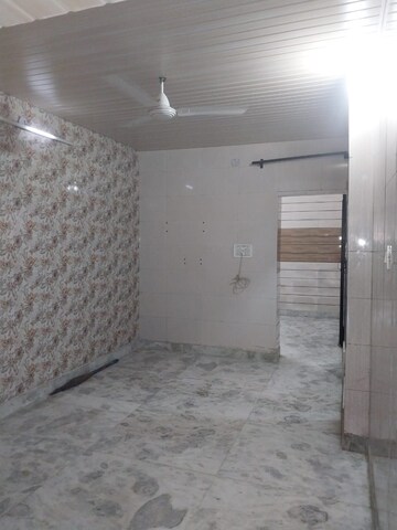 Room in 1 BHK Apartment at Paschim Vihar – for Rent
