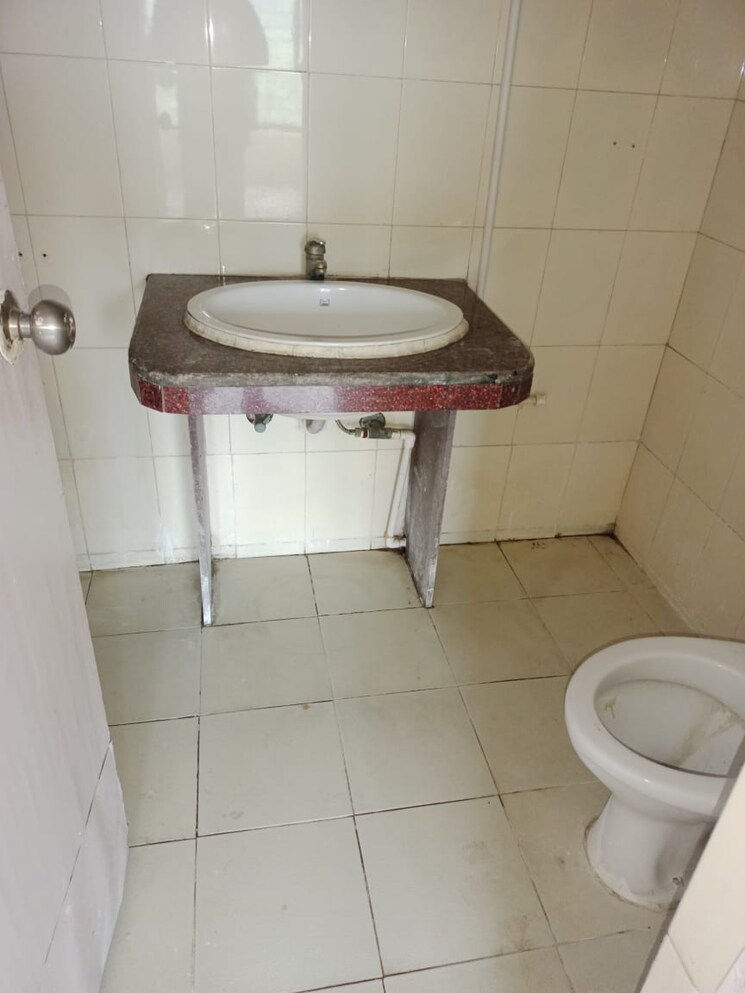 Bathroom, royal-palms-garden-view 2 Bedroom 700 Sq.Ft. Apartment In Goregaon East Mumbai 8372427