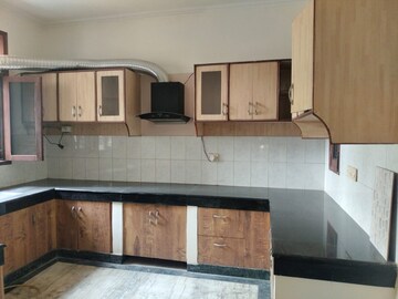Kitchen in 3 BHK Builder Floor at Unitech South City 1, South City 1 – for Rent