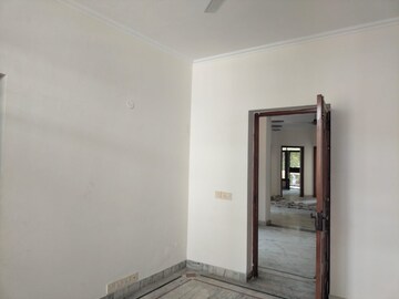 Room in 3 BHK Builder Floor at Unitech South City 1, South City 1 – for Rent