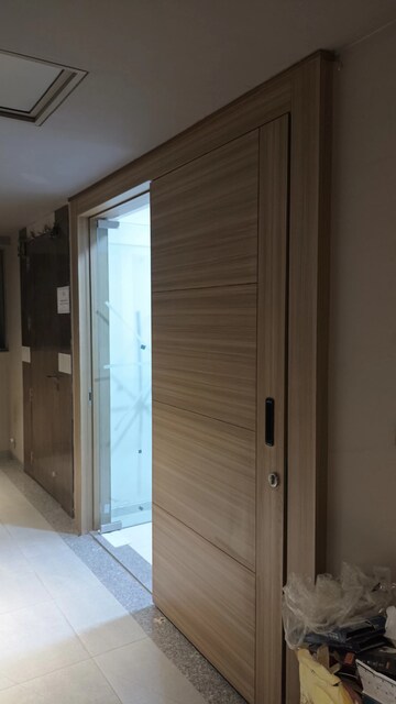 Room in  Office Space at Sun Westbank, Navrangpura – for Rent