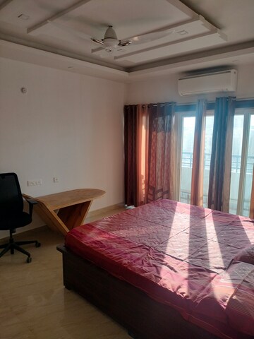 Bedroom in 6 BHK Villa at Gomti Nagar – for Rent