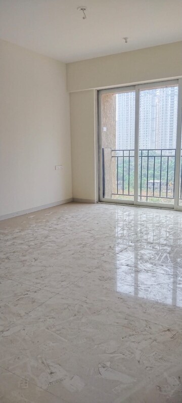 Room in 3 BHK Apartment at Vijay Orovia, Ghodbunder Road – for Sale