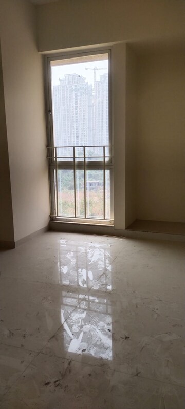 Room in 3 BHK Apartment at Vijay Orovia, Ghodbunder Road – for Sale