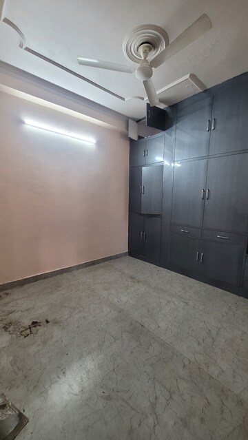 Master Bedroom in 2 BHK Builder Floor at Dilshad Colony – for Rent
