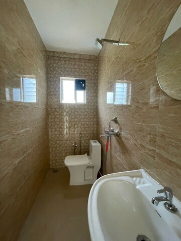 Bathroom in 1 BHK Apartment at Santa Cruz – for Rent