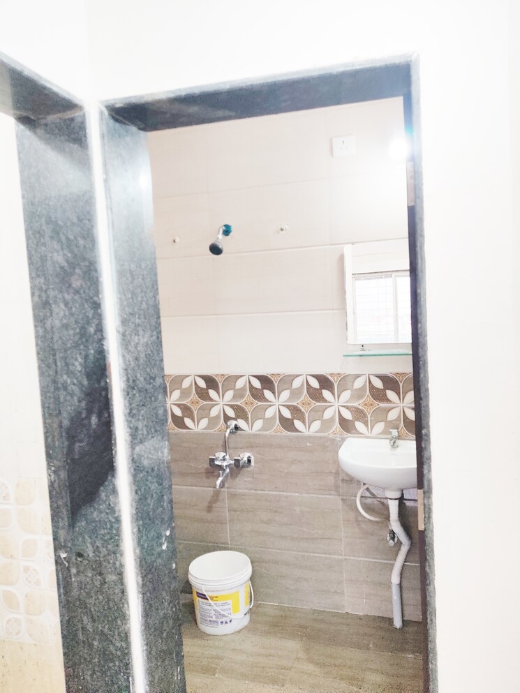 Bathroom, panchshil-world-trade-center 1 Bedroom 557 Sq.Ft. Apartment In Kharadi Pune 8372655